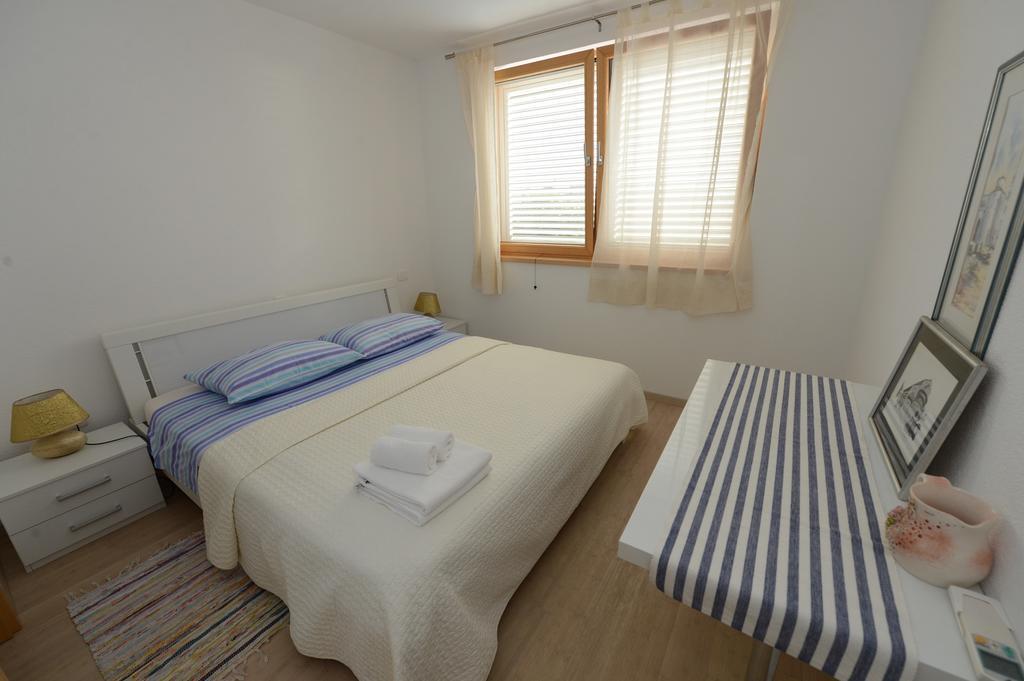 Apartment Mara Petrcane Rum bild