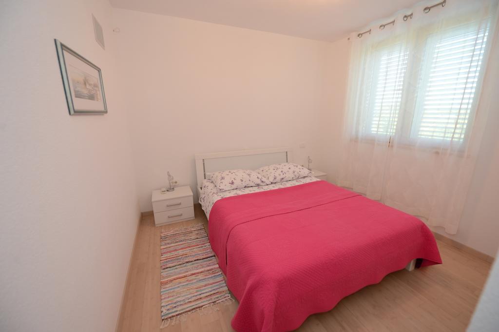 Apartment Mara Petrcane Rum bild